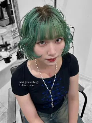 ショート カラー ura/デザイン/ ハイトーン/個性派のヘアスタイル