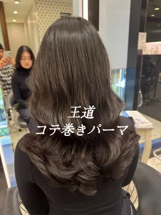 ロング コテ巻きパーマ 藤野佑成のヘアスタイル