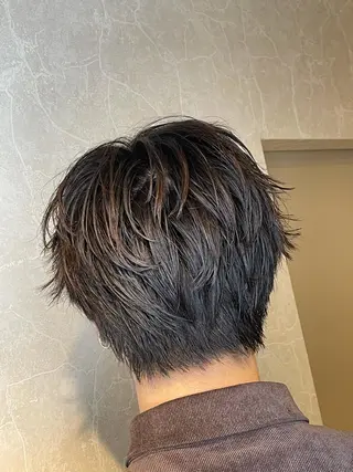 メンズ 濱田輝レイヤー 韓国風 ハイトーンのヘアスタイル