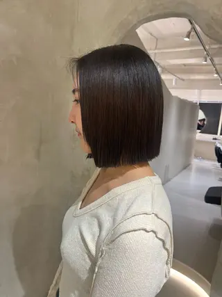 ミディアム effect横浜所属・切りっぱなしボブ/ 艶カラー/綾莉のヘアスタイル
