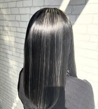 カラー 篠田 綾乃のヘアスタイル