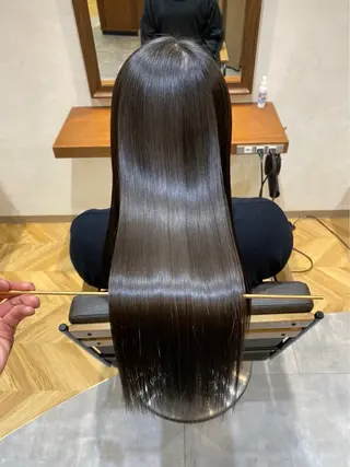 カラー Lond Melia所属・あいり／艶髪 、透明感カラー🩶のヘアスタイル