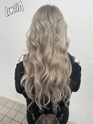 カラー ロング ヘアアレンジ LuciA RIANAのヘアスタイル