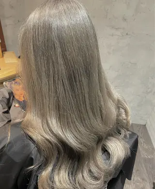 ロング 🦄艶カラー×韓国 NANA💎🐬のヘアスタイル