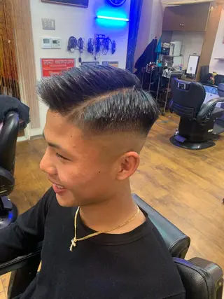 ショート メンズ Ｂ AＲＢEＲＳＨＯＰ　TＷＩＮＳ所属・池田 孝行のヘアスタイル