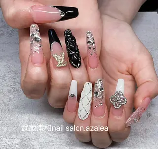 ネイル R inのネイルデザイン