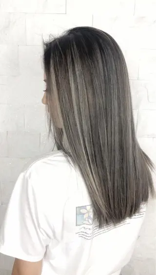 セミロング 圧倒的美髪ストレート ツダケイタロウのヘアスタイル