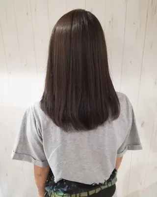 カラー ニッタルナ／ブリーチ なし／カラーモデルのヘアスタイル