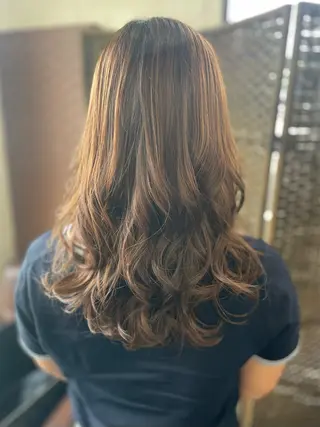 ロング 沢田 瞳のヘアスタイル