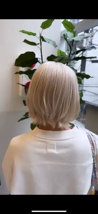 ショート カラー salowin iori原宿B1店所属・ハイトーン/髪質改善 原宿𝑺𝑬𝑵𝑨のヘアスタイル