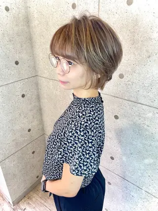 ショート 韓国風/小顔レイヤー /艶カラーのヘアスタイル