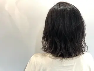 ミディアム カラー 辻本 夏子のヘアスタイル