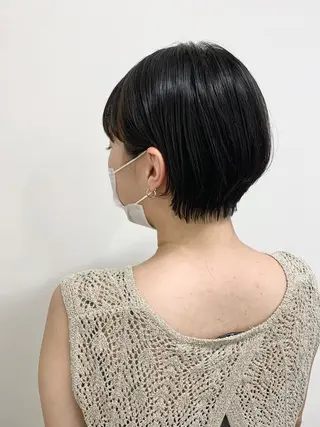 ショート 色白に見える暗髪 梅田・増田のヘアスタイル