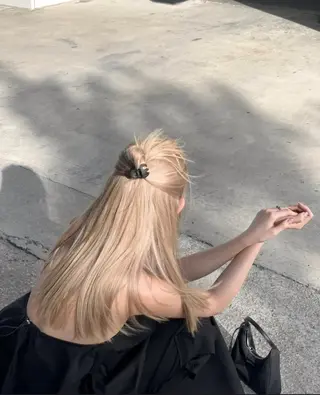 ミディアム カラー ヘアアレンジ mina 🌷のヘアスタイル