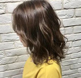 ミディアム カラー UMEDA FIGAROのヘアスタイル