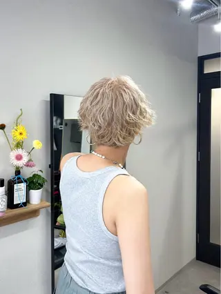 ショート カラー DOULAQ所属・AKO .のヘアスタイル