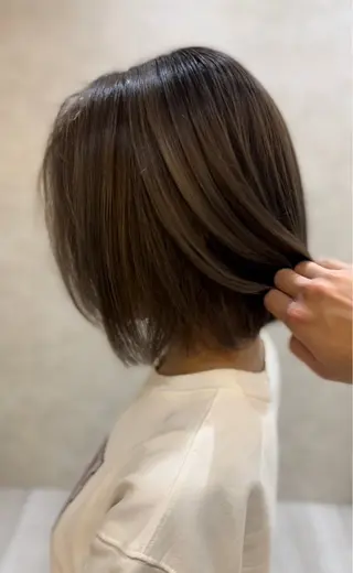 ショート カラー Blue高槻所属・ハイライト 透明感カラー松本のヘアスタイル