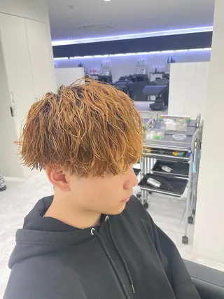 セミロング パーマ ヘアアレンジ メンズ 艶カラー の達人のヘアスタイル