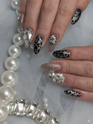 ネイル RUNWAY 　　の眉毛・アイブロウイメージ