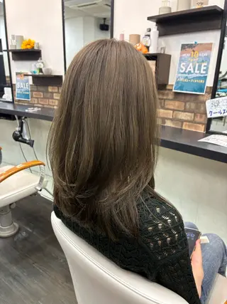 ミディアム 平岡 万依のヘアスタイル