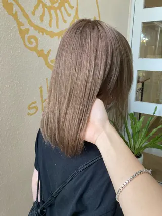 ミディアム hairroomsheeps所属・ハイトーン/ホワイト カラー/SHOKAのヘアスタイル