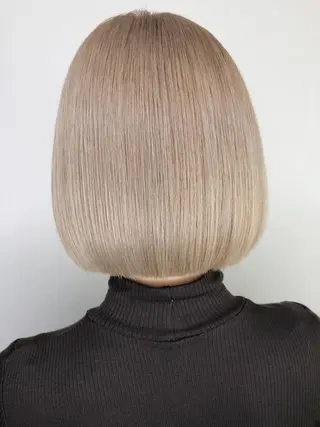 ショート カラー ito. ブリーチ/髪質改善のヘアスタイル