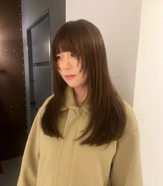 セミロング あやか/ベージュ /透け感カラーのヘアスタイル