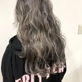 ロング タカハシ ユウキのヘアスタイル