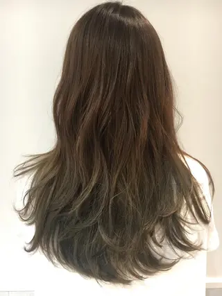 ロング カラー 江原 彩華のヘアスタイル