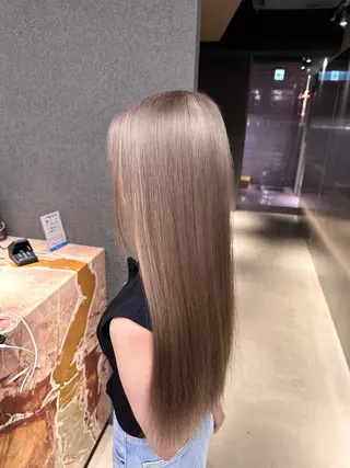 ロング ハイトーン/ 縮毛矯正のヘアスタイル