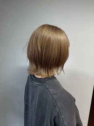 ショート 透け感/ハイトーン/ レイヤー/小山田のヘアスタイル