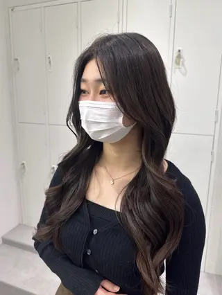 ロング 韓国レイヤー透明感 カラーヨウスケのヘアスタイル