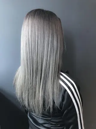 ミディアム カラー BOX mico.のヘアスタイル