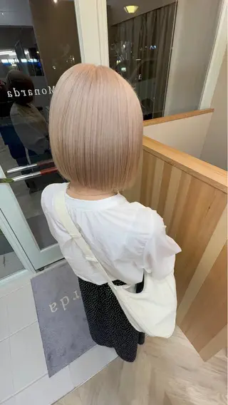 ショート カラー ブリーチ矯正💐 ミルクティー💐ナオのヘアスタイル