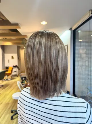 ミディアム カラー ツキダテ ユイのヘアスタイル