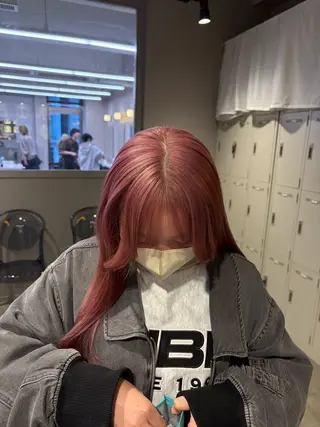 カラー ベージュ／ブラウン/ ナチュラルレイヤーのヘアスタイル