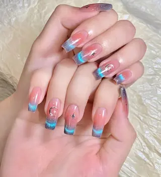 ネイル pink ladyサロン所属・べ にのネイルデザイン