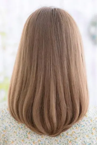 ミディアム カラー 仲宗根 綾のヘアスタイル