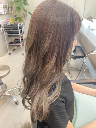 ロング カラー 岡野 静華のヘアスタイル