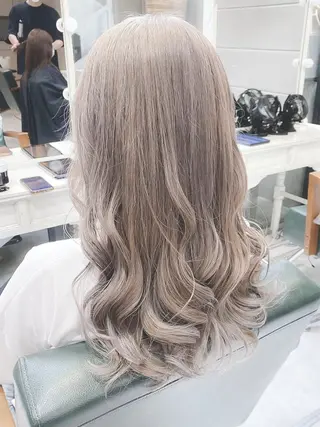 ロング カラー ヘアアレンジ 𝐑𝐈𝐍𝐊𝐀 🐣🩷のヘアスタイル