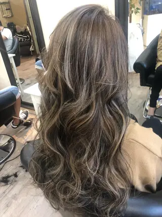 ロング カラー 鶴見 和美のヘアスタイル