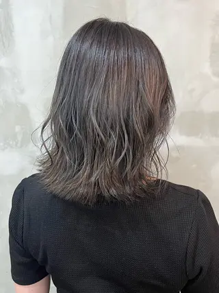 ミディアム カラー 廣 麻衣香のヘアスタイル