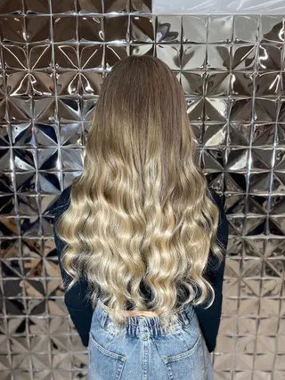 ロング ラブスタシー Lilyのヘアスタイル