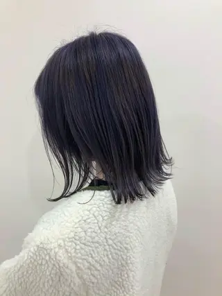 ミディアム カラー akane .のヘアスタイル