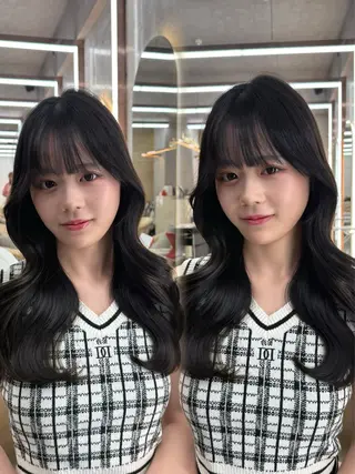 ロング ハッシュカット|透明 感カラー🩵レイヤーのヘアスタイル