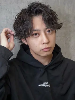 パーマ ヒロ銀座　並木新橋店所属・ヨシダ リノのヘアスタイル