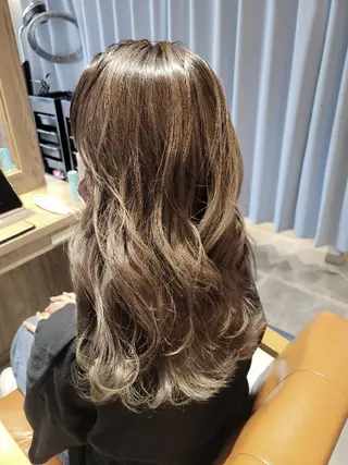 ロング カラー alushe 岡 陽子のヘアスタイル