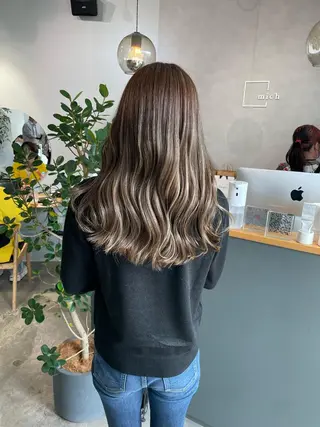 ロング 岸川 恭子のヘアスタイル