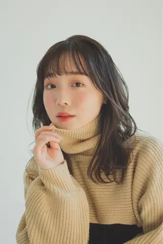 ミディアム カラー 前髪/顔周り /レイヤー/秋山 元のヘアスタイル