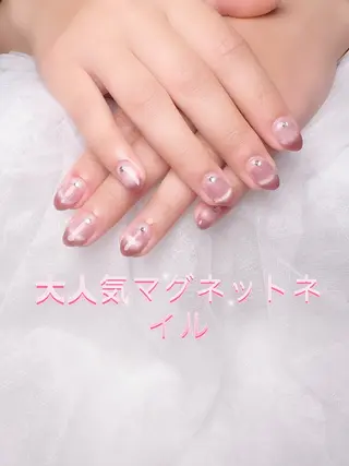 ネイル pink ladyサロン所属・べ にのネイルデザイン